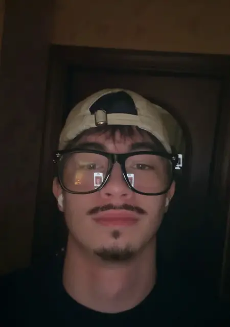 Я Emil, 18, знакомлюсь без обязательств в Санкт-Петербурге