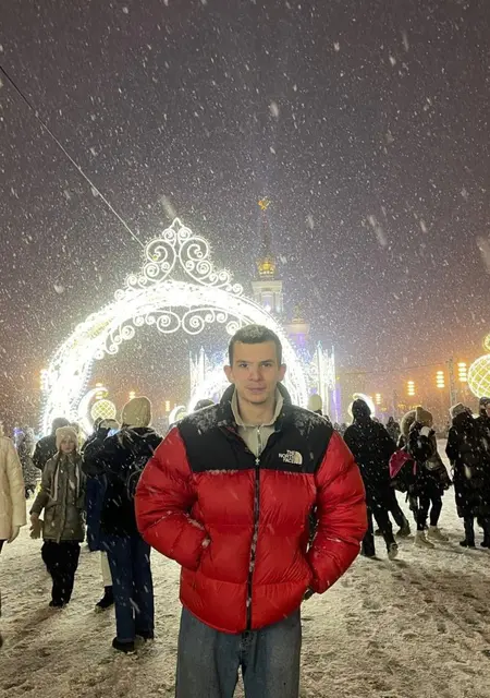 Я Кирилл, 21, из Мурино, ищу знакомства на одну ночь