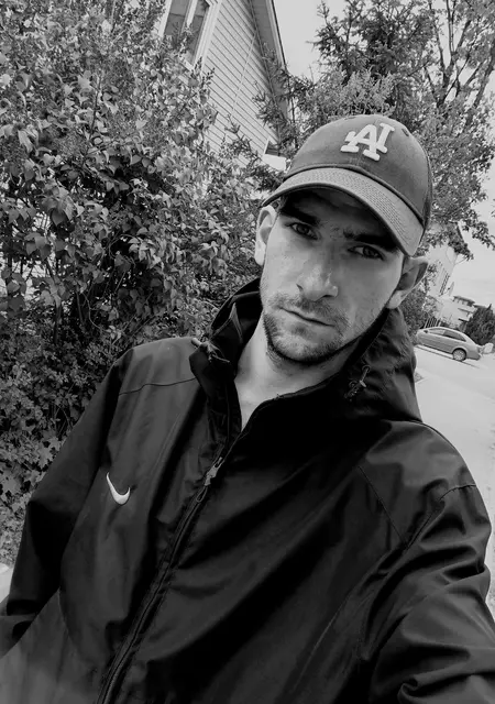 Денис из Павловского Посада, мне 24, познакомлюсь без обязательств