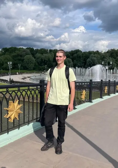 Дмитрий из Владикавказа, мне 21, познакомлюсь для приятного времяпровождения