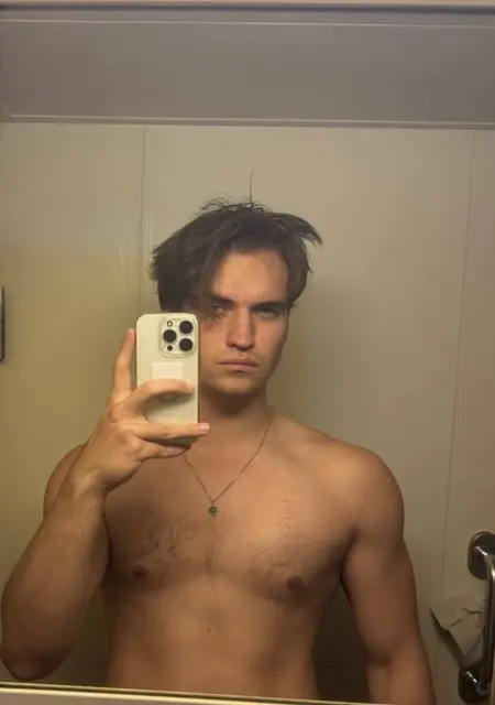 Я Максим, 22, из Перми, ищу знакомство для постоянных отношений