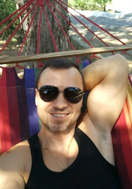 Александр из Судака, ищу на сайте постоянные отношения