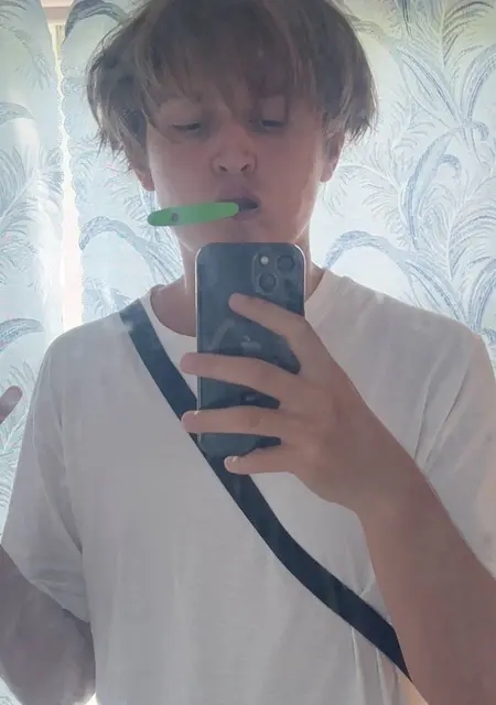 Я Ваня, 19, из Красноярска, ищу знакомство для дружбы