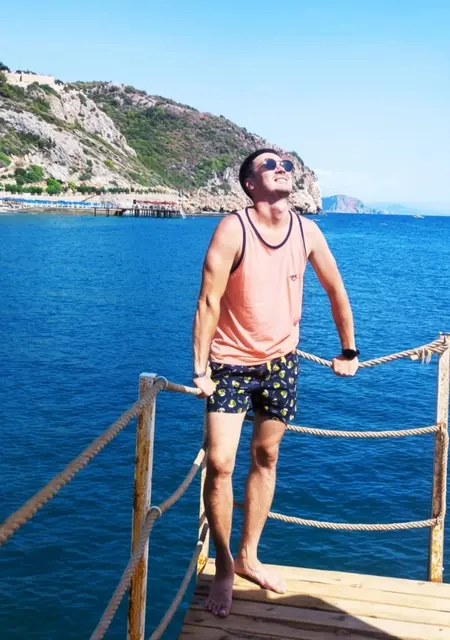 Марк из Казани, мне 34, познакомлюсь для приятного времяпровождения