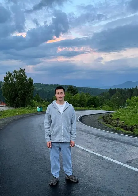 Я Василий, 20, из Москвы, ищу знакомства без обязательств