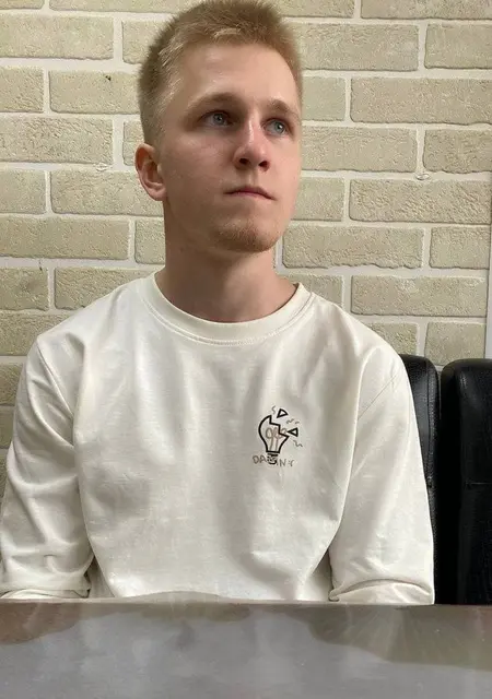 Я Дмитрий, 25, из Владимира, ищу знакомства без обязательств