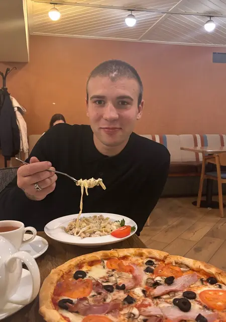 Я Кирилл, 21, из Строителя, ищу знакомство для вирта