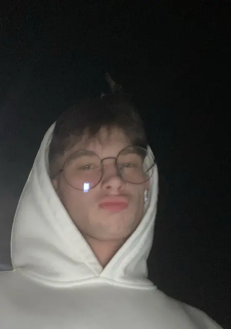 Данил из Хабаровска, ищу на сайте знакомства на одну ночь