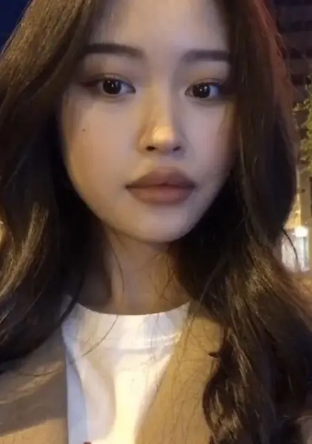 Я Василиса, 20, из Новосибирска, ищу знакомства без обязательств