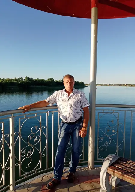 Саша из Казани, мне 59, познакомлюсь на одну ночь