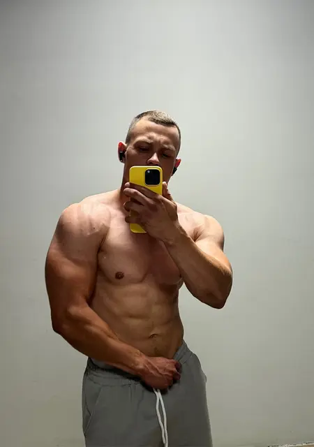 Я Артём, 27, из Костромы, ищу знакомства на одну ночь