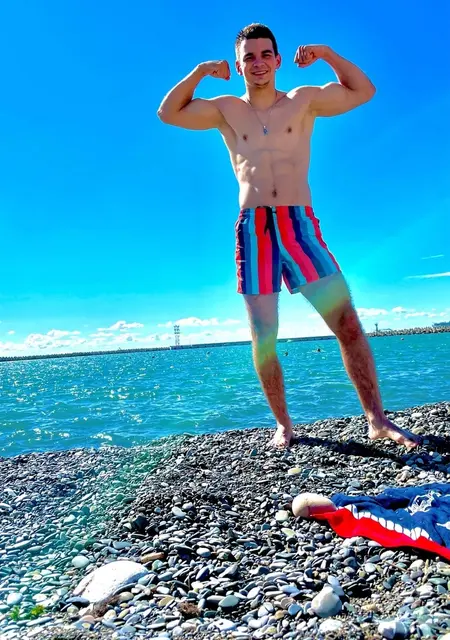 Я Александр, 27, знакомлюсь для вирта в Мурманске