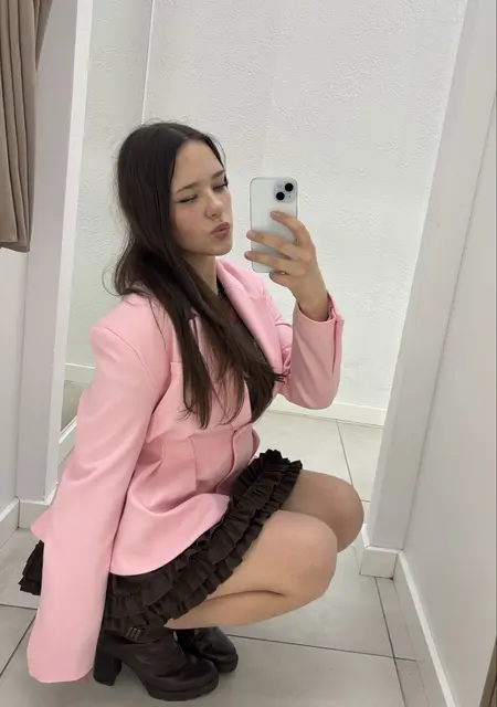 Лиза из Лобни, мне 18, познакомлюсь для приятного времяпровождения