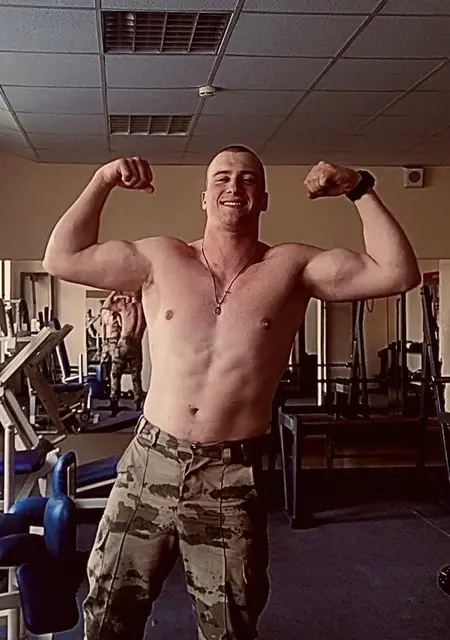 Игорь из Москвы, мне 23, познакомлюсь без обязательств