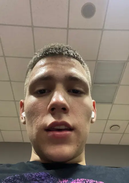 Владислав из Сыктывкара, ищу на сайте знакомства на одну ночь