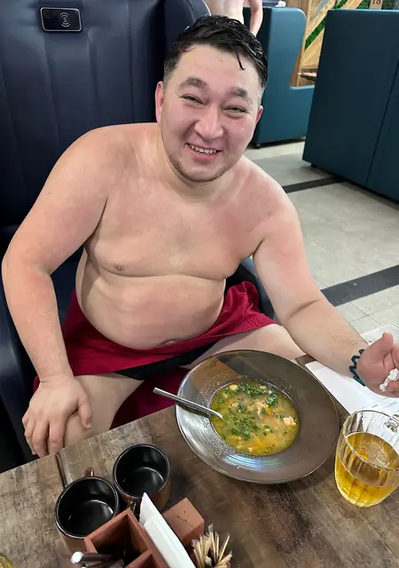 Я Самат, 40, из Омска, ищу знакомство для приятного времяпровождения