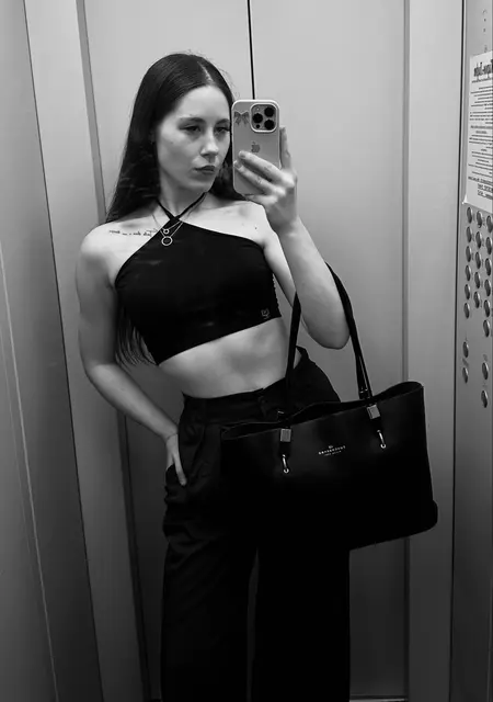 Я Arina, 19, из Кирова, ищу знакомство для постоянных отношений