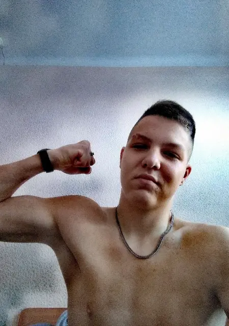 Alexandr из Ишима, мне 21, познакомлюсь без обязательств