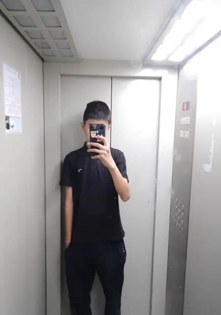 Я Макс, 21, из Элисты, ищу знакомства без обязательств